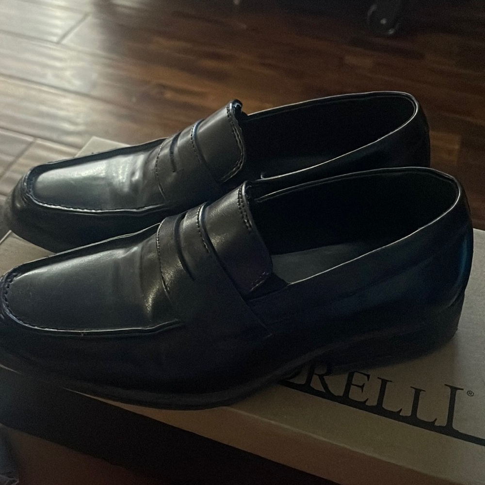 Black dress shoes size 3 Little Boys Borelli